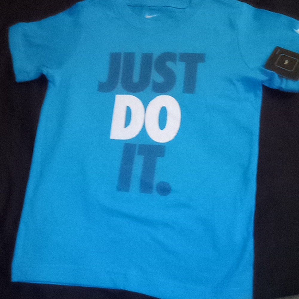 Boys Nike Short Sleeve T Shit Size 6